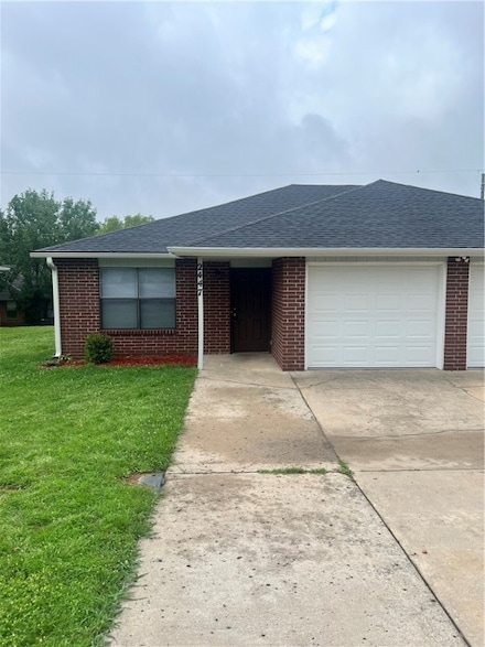 2447 W Yvonne Dr, Fayetteville, AR 72704