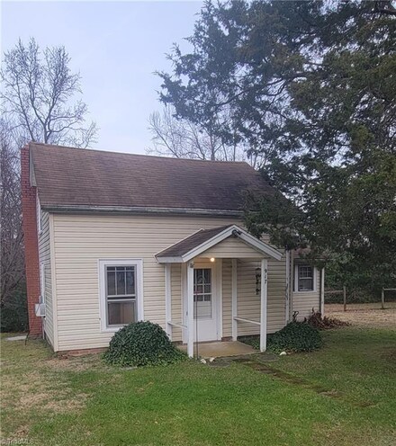 917 Pine Circle Dr, High Point, NC 27265