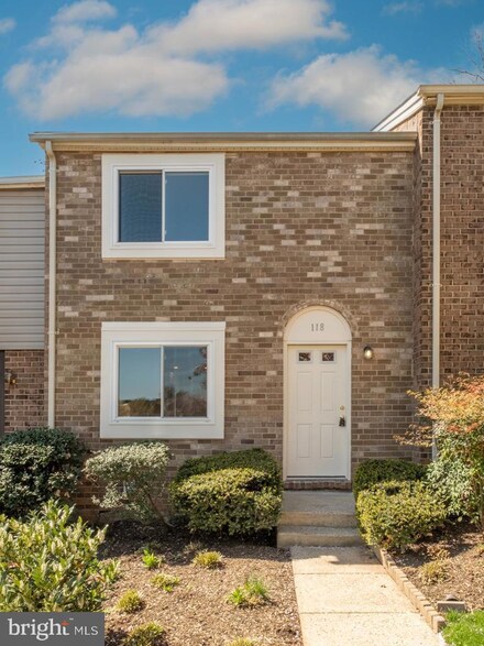 118 Hatenback Ct Unit 246, Sterling, VA 20164