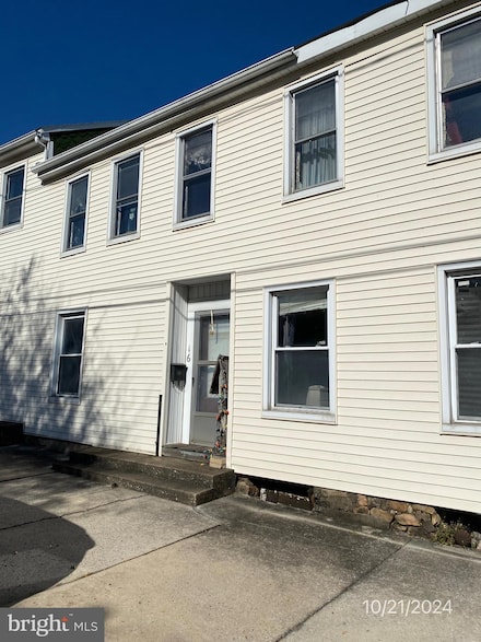 16 W Main St, Tremont, PA 17981