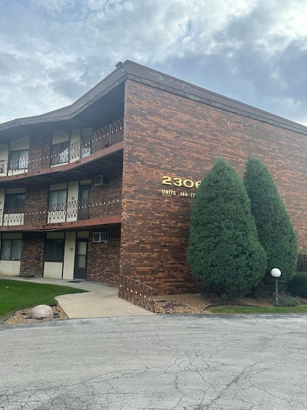 2306 Holiday Terrace Unit 150, Lansing, IL 60438