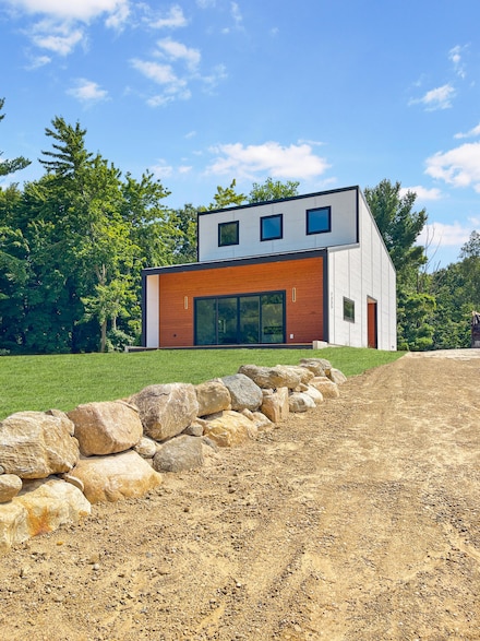 7335 Lake Solis Dr, Stevensville, MI 49127