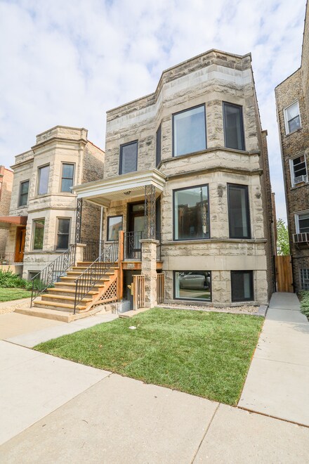 2230 W Wilson Ave Unit 2, Chicago, IL 60625