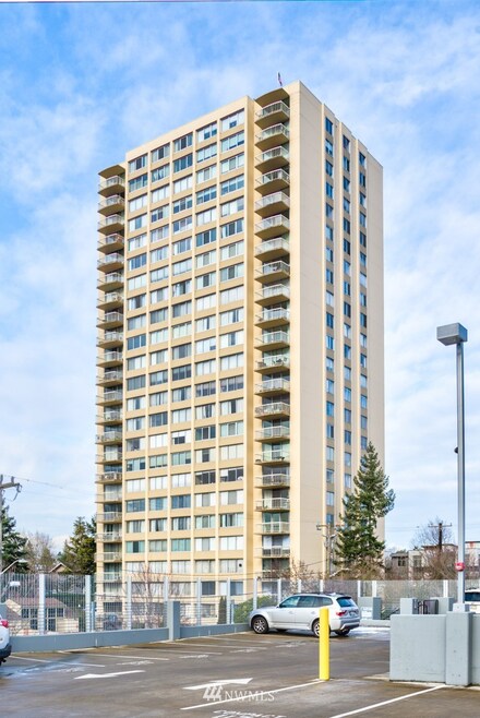 4540 8th Ave NE Unit 601, Seattle, WA 98105