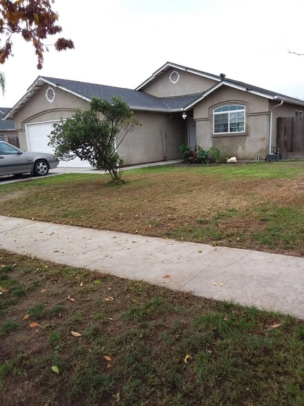 201 Cumberland St, Tulare, CA 93274