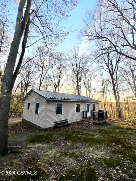 22 Coyote Ln, Danville, PA 17821