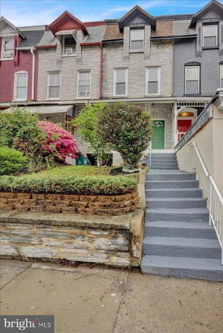 530 N 8th St, Reading, PA 19601
