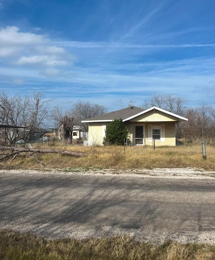 1208 Mancil Ave, Cisco, TX 76437