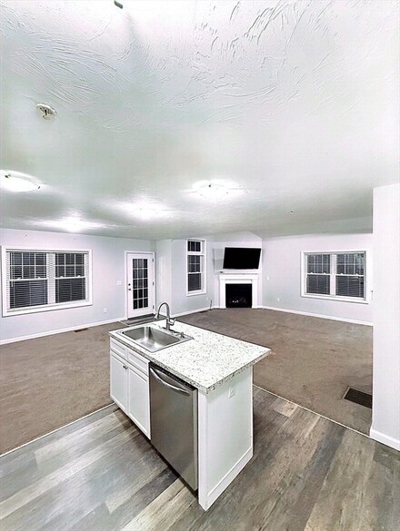 2 C Trail Ridge Way Unit Bldg 5B, Harvard, MA 01451