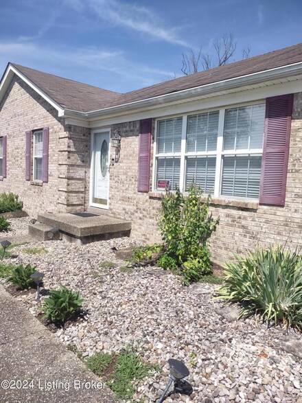 238 Tara Cir, Shepherdsville, KY 40165