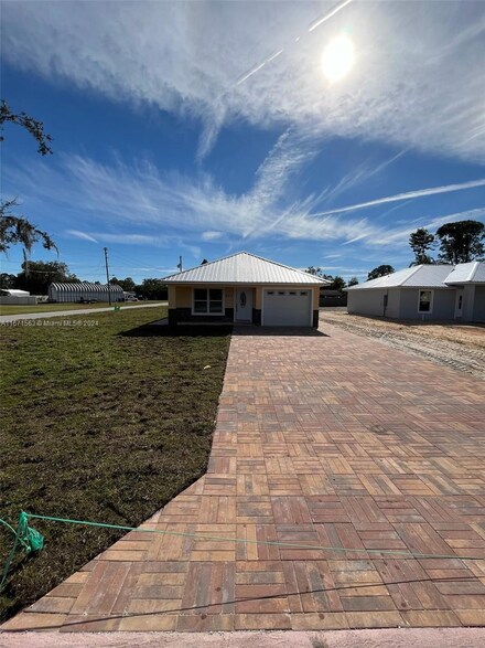 302 Kite Ave, Sebring, FL 33870