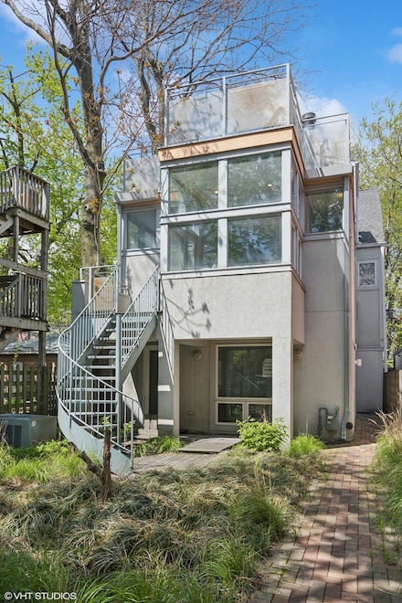1534 W Henderson St, Chicago, IL 60657