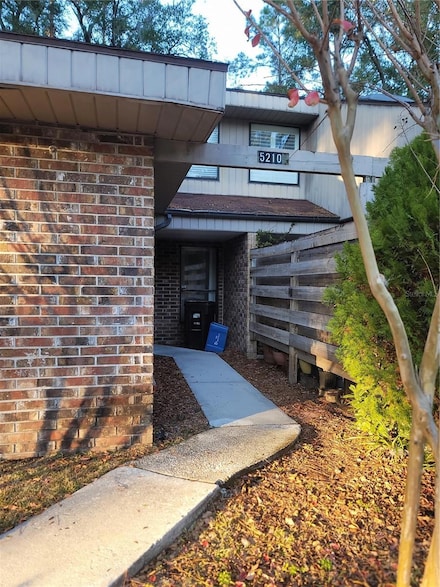 5210 NW 34th Place, Gainesville, FL 32606