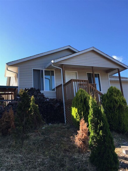 925 SW Pine St, Willamina, OR 97396
