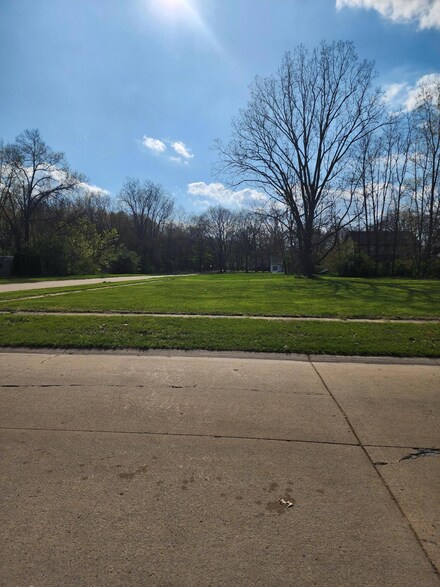 6092 Dexter St, Romulus, MI 48174