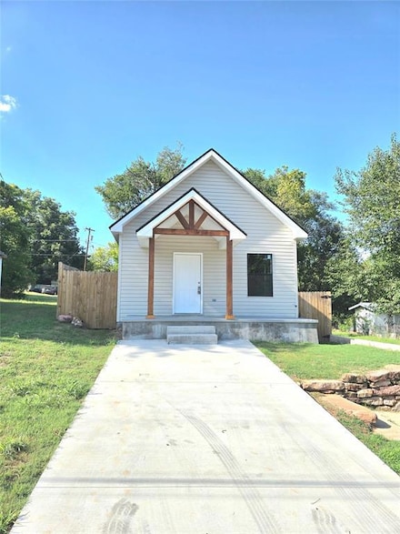 218 E 8th St, Chandler, OK 74834