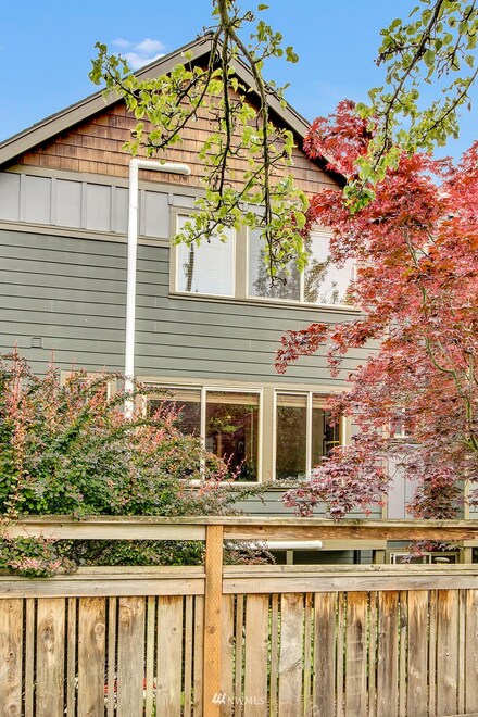 9248 Interlake Ave N Unit B, Seattle, WA 98103