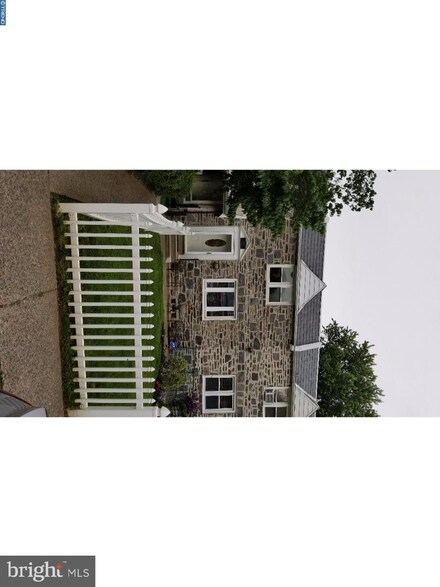 3948 Stratford Rd, Drexel Hill, PA 19026