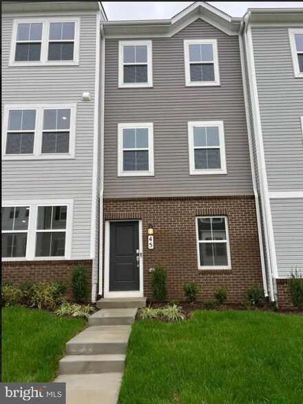 45 Brookfield Mews, Ranson, WV 25438
