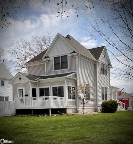 804 N Clark St, Carroll, IA 51401