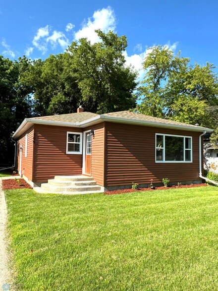 509 W Monroe Ave, Mahnomen, MN 56557