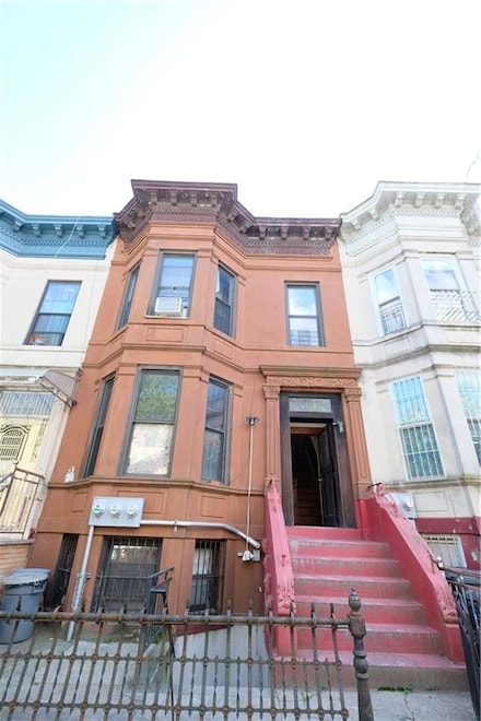 642 56th St, Brooklyn, NY 11220