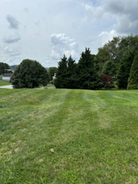 180 Kays Dr, Christiansburg, VA 24073