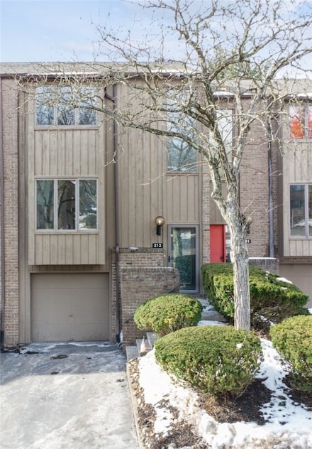 212 Pine Ct, Pittsburgh, PA 15237