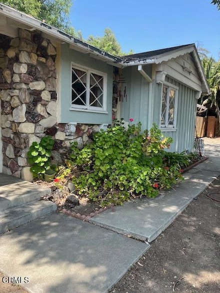 9851 Shadow Island Dr, Sunland, CA 91040