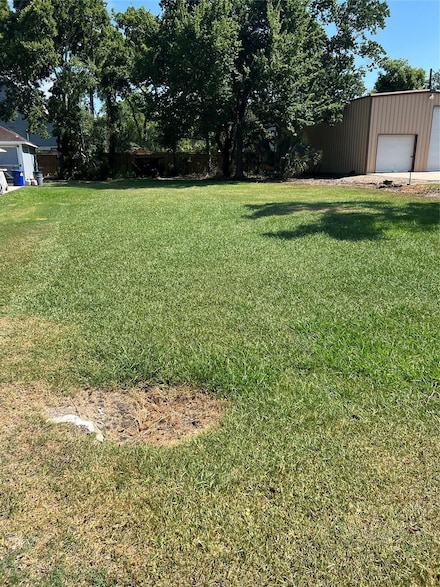 000 Shadylawn Ave, Shoreacres, TX 77571