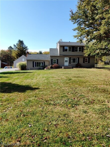 2954 Harris Ave, Norton, OH 44203