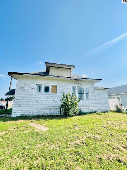 929 E 5th Ave, Hutchinson, KS 67501