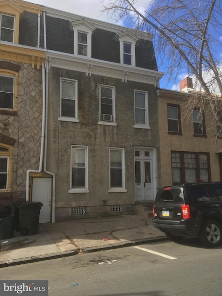 32 S 11th St, Reading, PA 19602