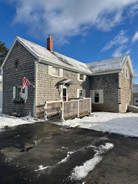4 Merrick St, Veazie, ME 04401