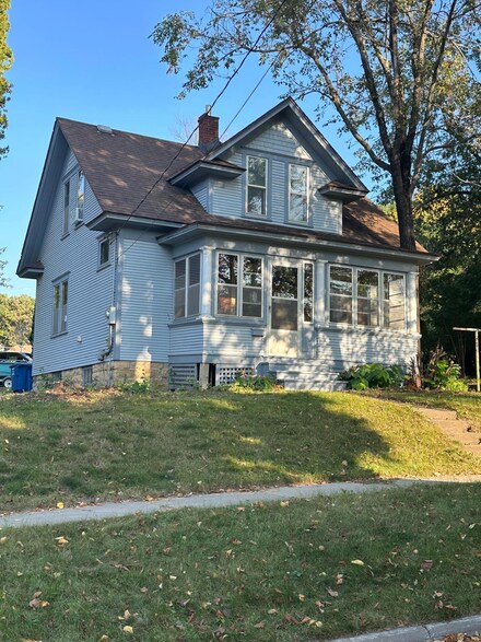 1311 Norwood St, Red Wing, MN 55066