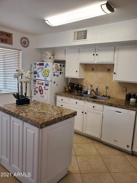 139 Gompers Cir, Morristown, AZ 85342