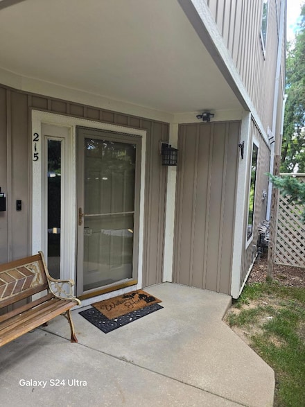 215 Wayne St Unit 4, Saint Joseph, MI 49085