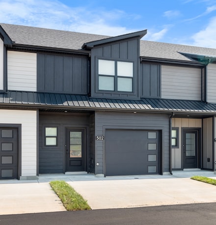 502 Jonathan Wade Cir, Clarksville, TN 37043