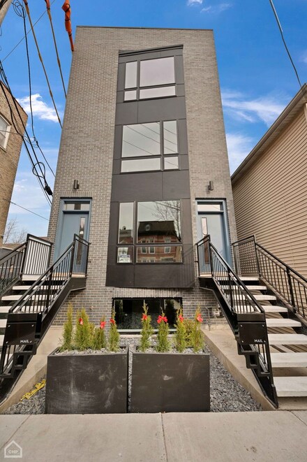 1024 W 19th St Unit 2, Chicago, IL 60608