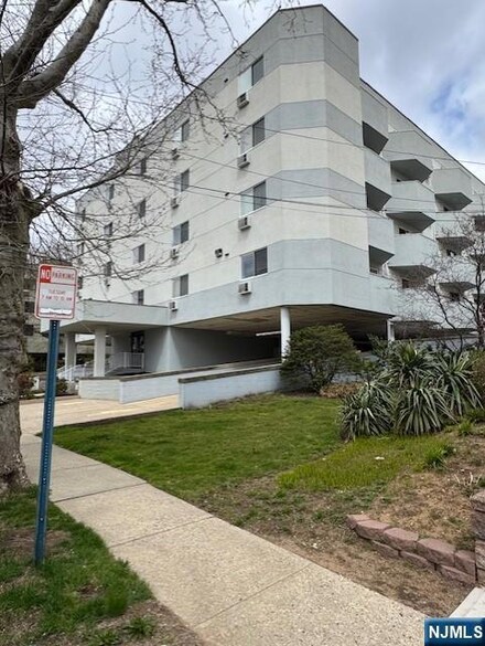 10 Orchard St Unit 2H, Hackensack, NJ 07601