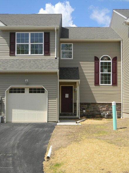 22 Nicholas Court Dr, Drums, PA 18222