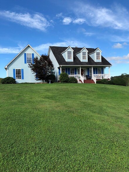 494 Colecrest Dr, Chilhowie, VA 24319