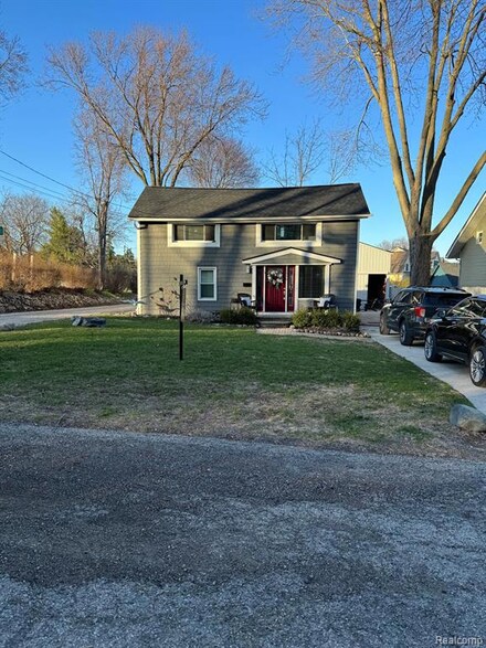 50848 Ashley St, New Baltimore, MI 48047