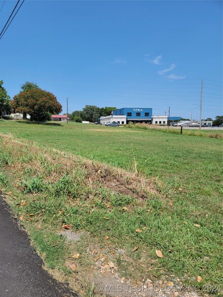 717 W Choctaw St, Tahlequah, OK 74464