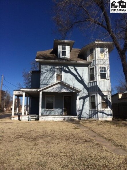 500 E Avenue C, Hutchinson, KS 67501