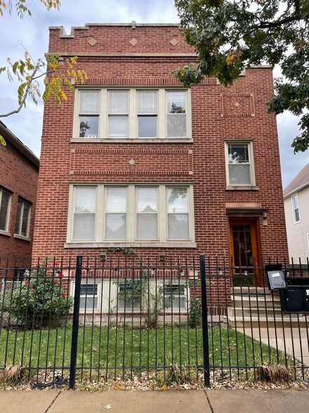 3227 N Albany Ave Unit 1, Chicago, IL 60618