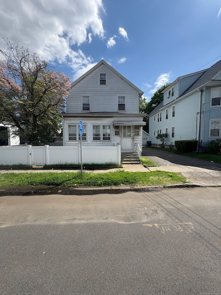16 2nd St, Hamden, CT 06514