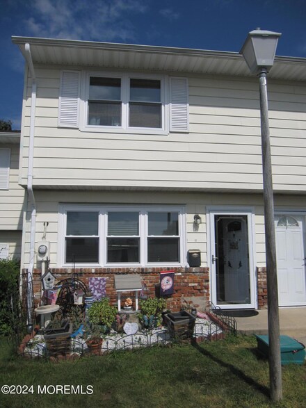 12 Connecticut Ct Unit 871, Matawan, NJ 07747