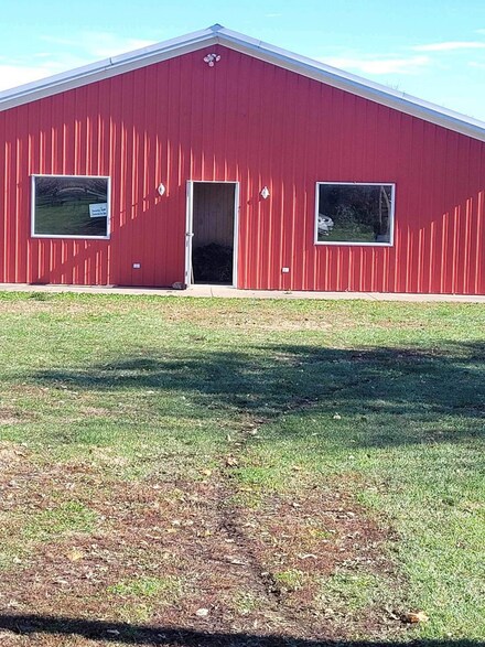 3206 E 19th Rd, Ottawa, IL 61350