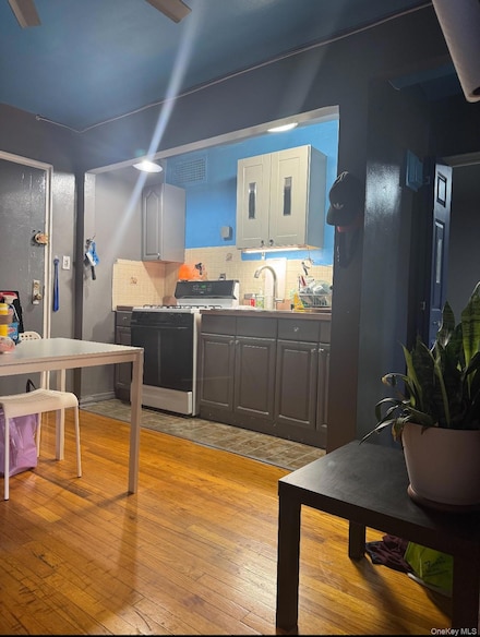 212-04 75th Ave Unit 3M, Oakland Gardens, NY 11364